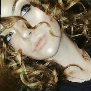 Meet your Posher, Mercedes